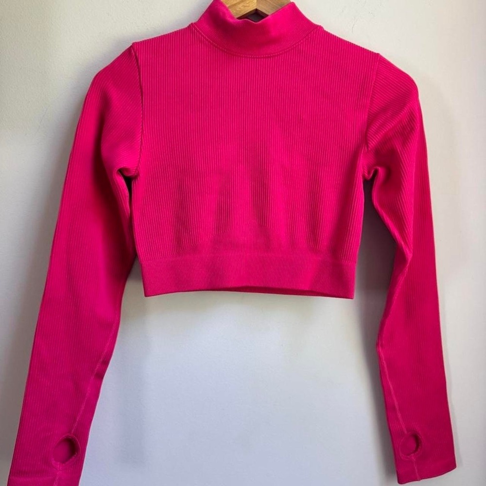 Nova Sport Hot pink ribbed knit cropped turtleneck top in size M keyhole sleeves